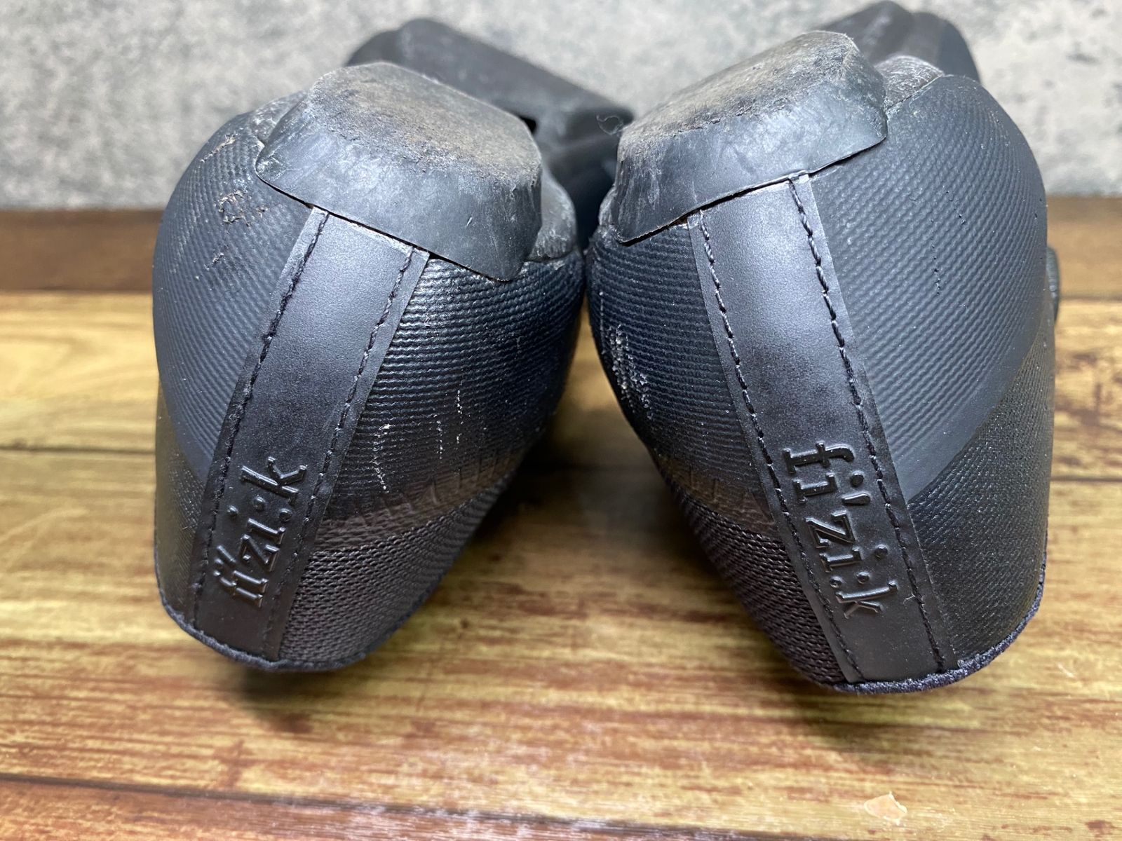 フィジーク fizik