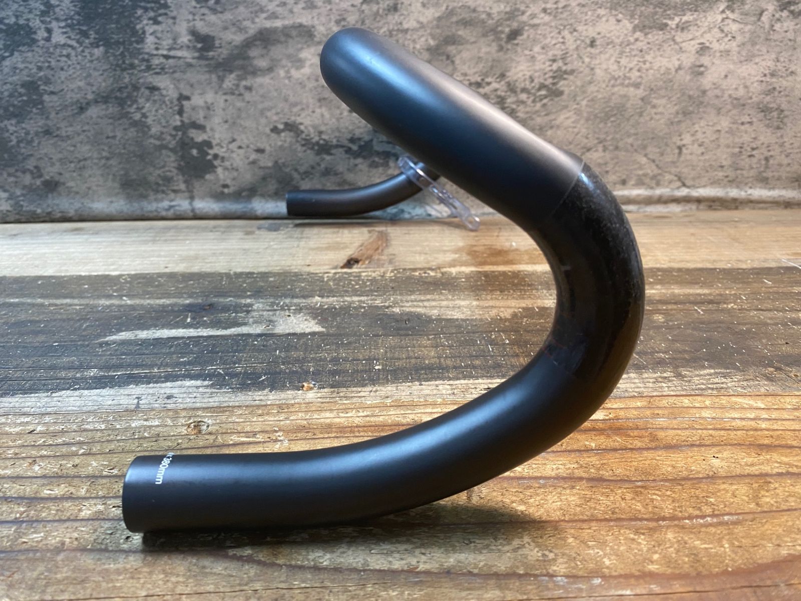 OnebyESU J-CARBON NEXT カーボンハンドルバー 380mm OnebyESU J-CARBON NEXT カーボンハンドルバー 380mm