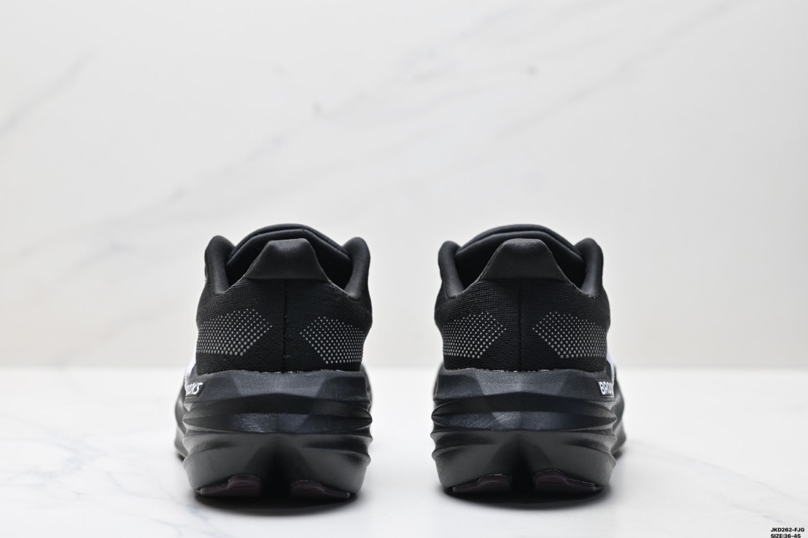 ランニングシューズ 送料無料