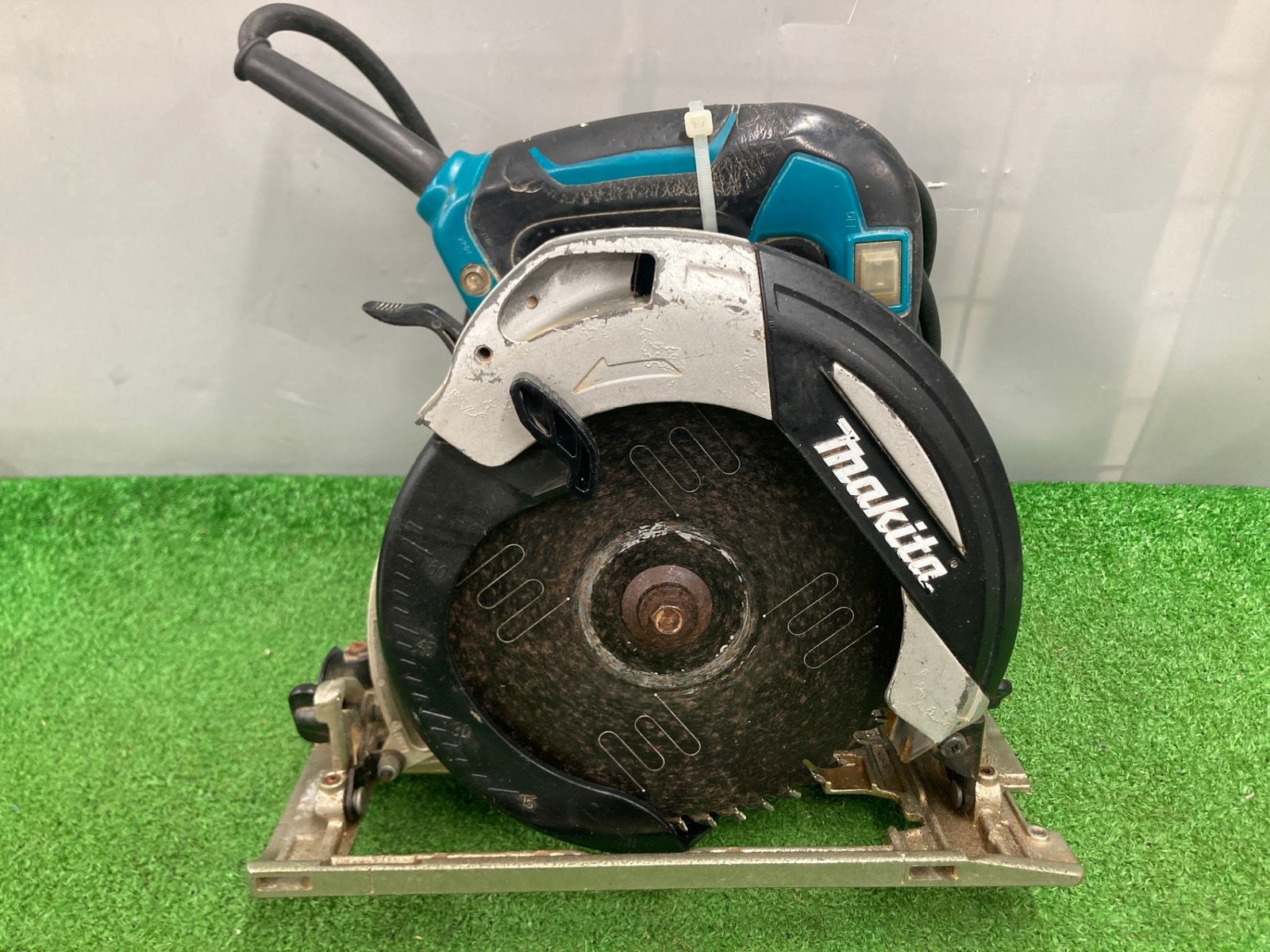 中古品】【0922】☆makita(マキタ) 165㎜マルノコ 5731 ITKVGURAVFZE