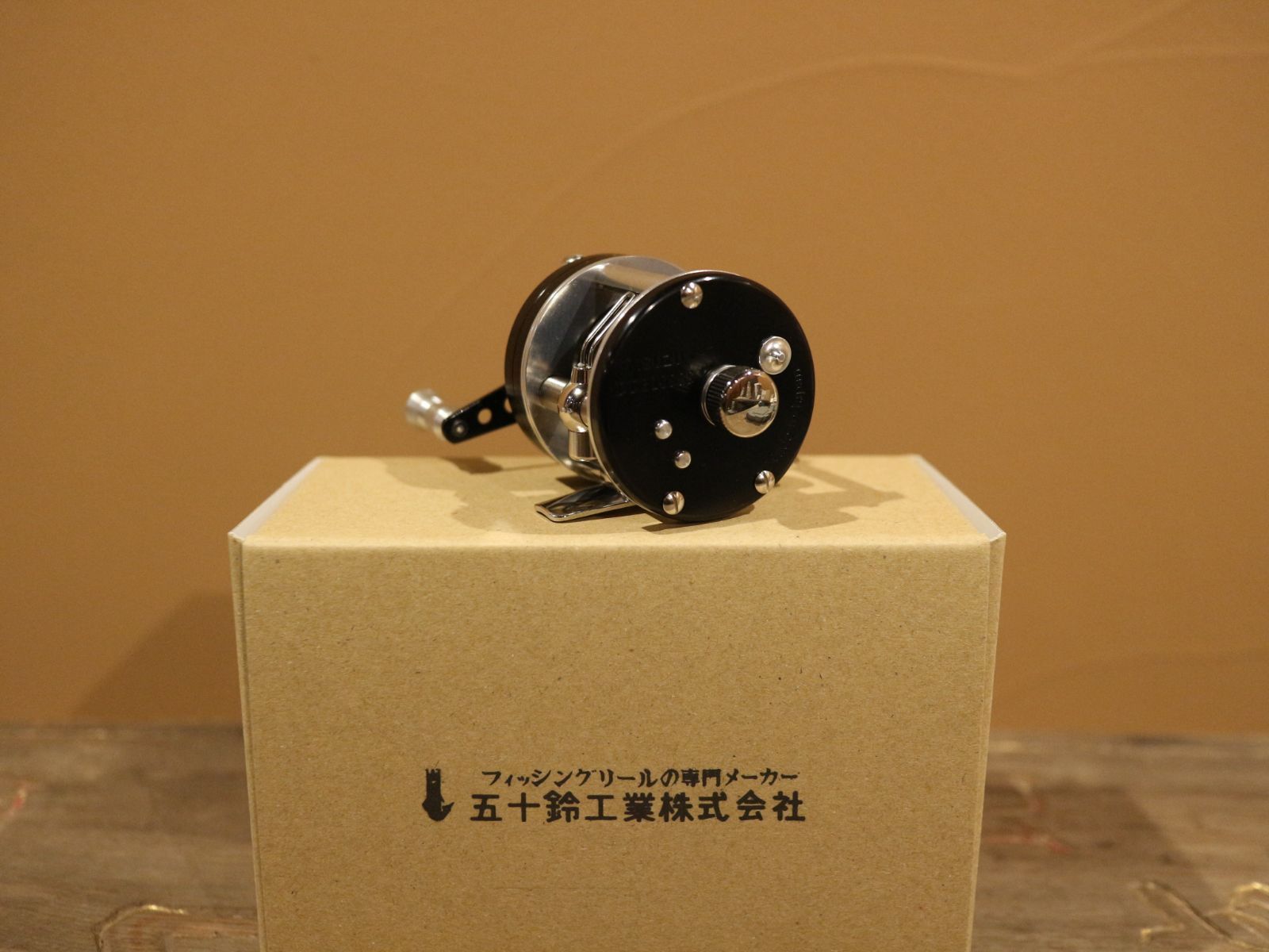 五十鈴工業 新製品 ダイレクトリール DD310SSS Black/Silver 右