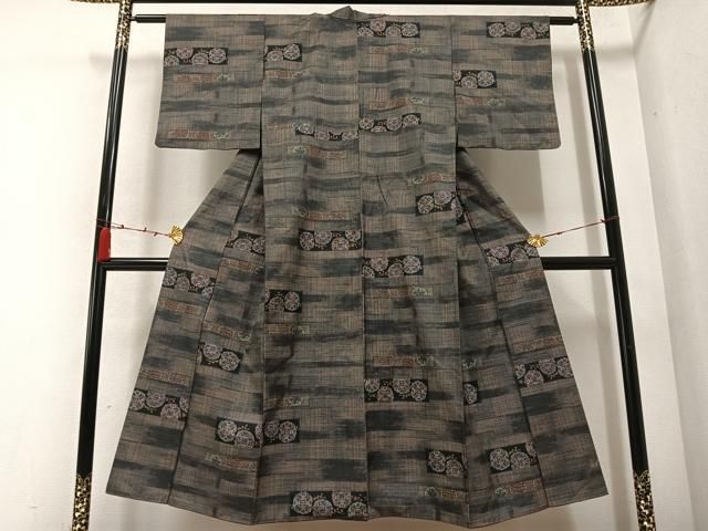 平和屋着物●本場大島紬　一元7マルキ　横段花文　正絹　逸品　AABC2563ph 平和屋着物○本場大島紬 一元7マルキ 横段花文 正絹 逸品 AABC2563ph