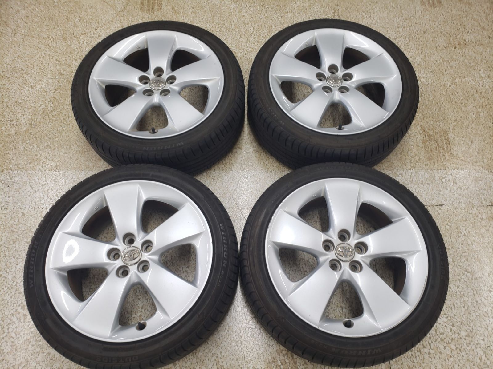 【30プリウス】Sツーリング純正アルミホイール＆溝有ピレリタイヤ 4本 プリウス 30 ツーリング 純正 17インチ ホイール タイヤ セット ピレリ