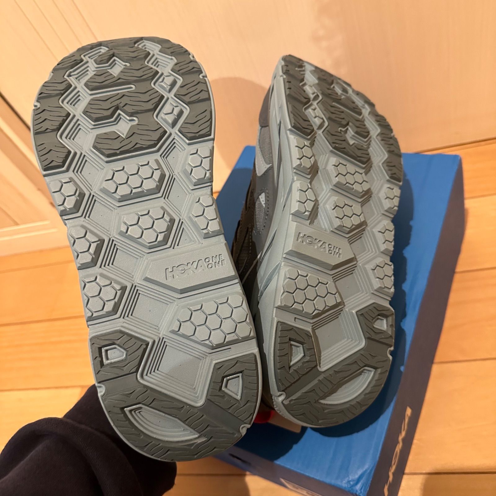 新品】ホカオネオネ U CLIFTON L GTX レザー 正規品 - メルカリ