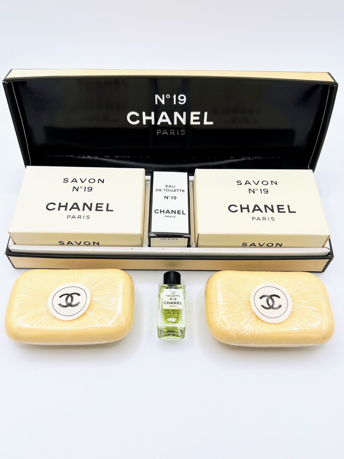 新品未使用】CHANEL シャネル N°19 サヴォン＆オードゥトワレット