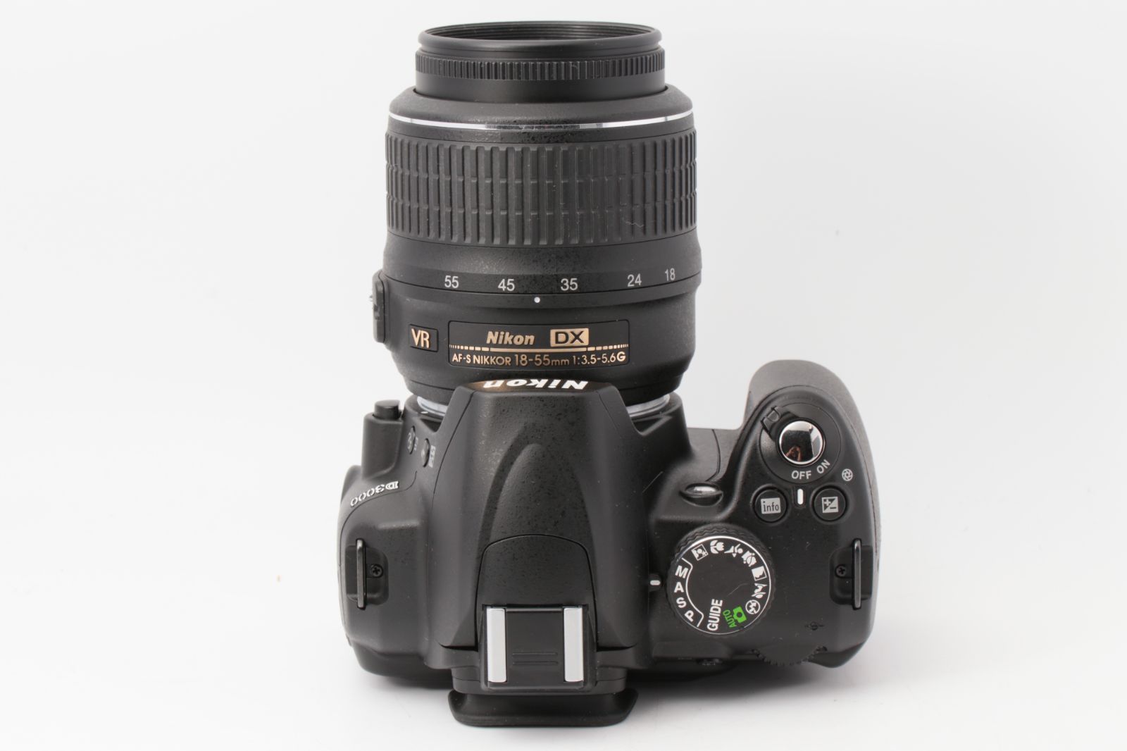 綺麗 Nikon D3000 + DX AF-S NIKKOR 18-55mm f3.5-5.6 G VR ストラップ
