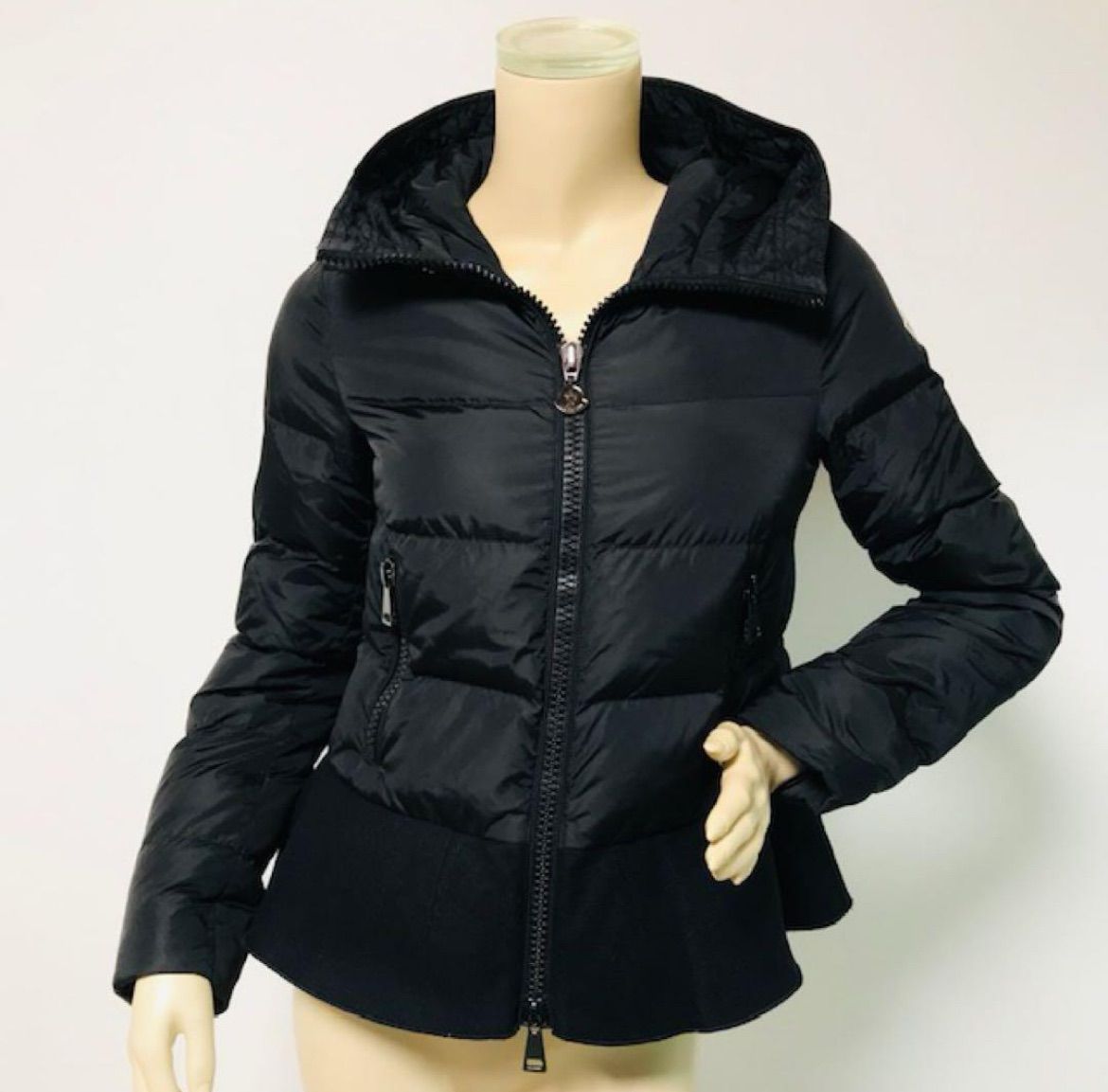 美品☆MONCLER・モンクレール NESEA レディース ブランドアイコン