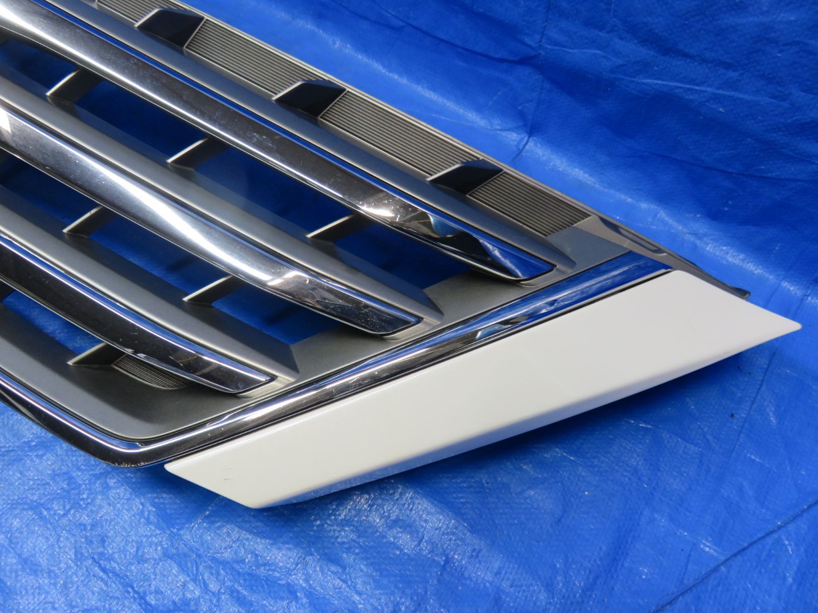 アルファード20系フロントグリル　カメラ穴無し53101-58160