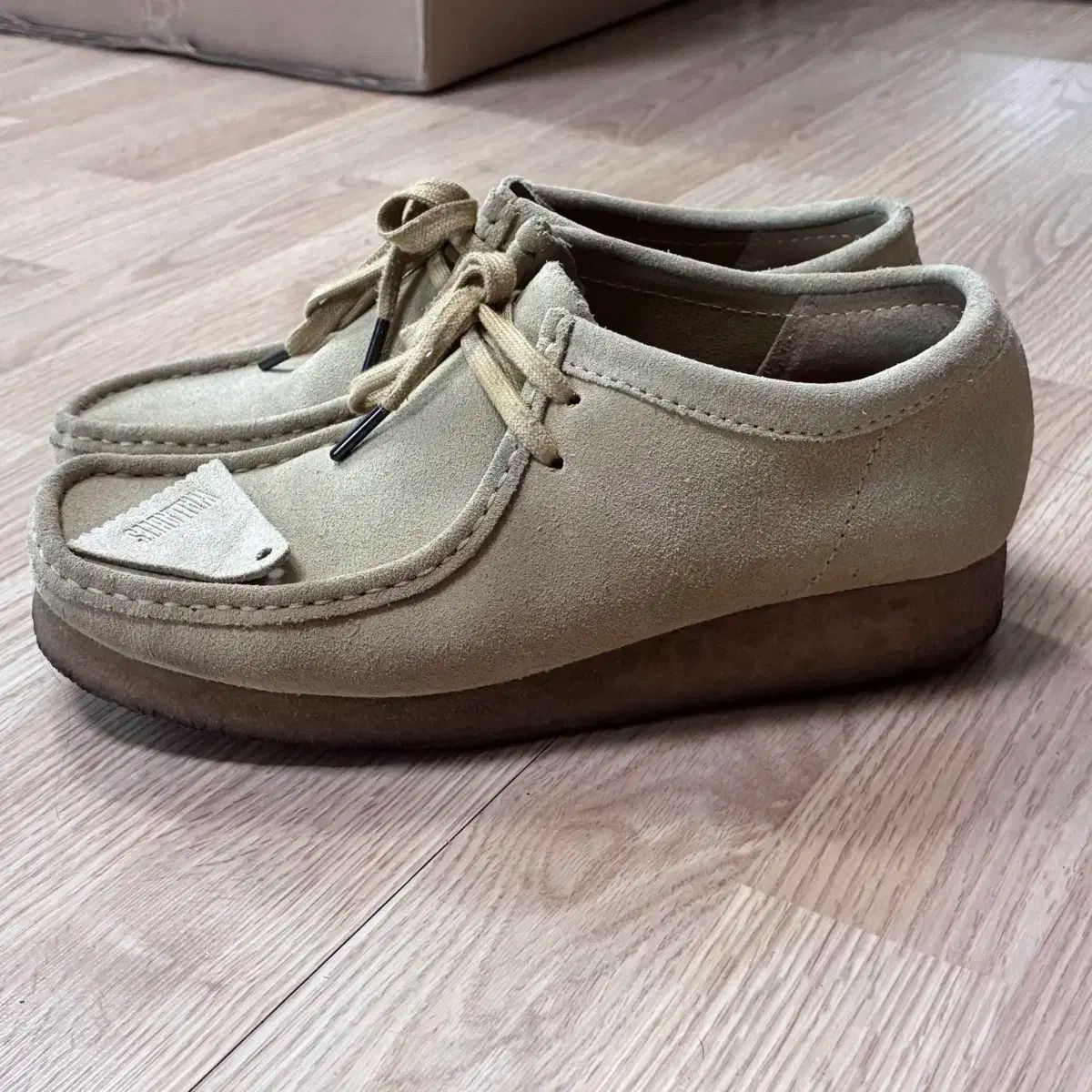 Clarks(クラークス) ワラビー メープル スエード UK7 - メルカリ