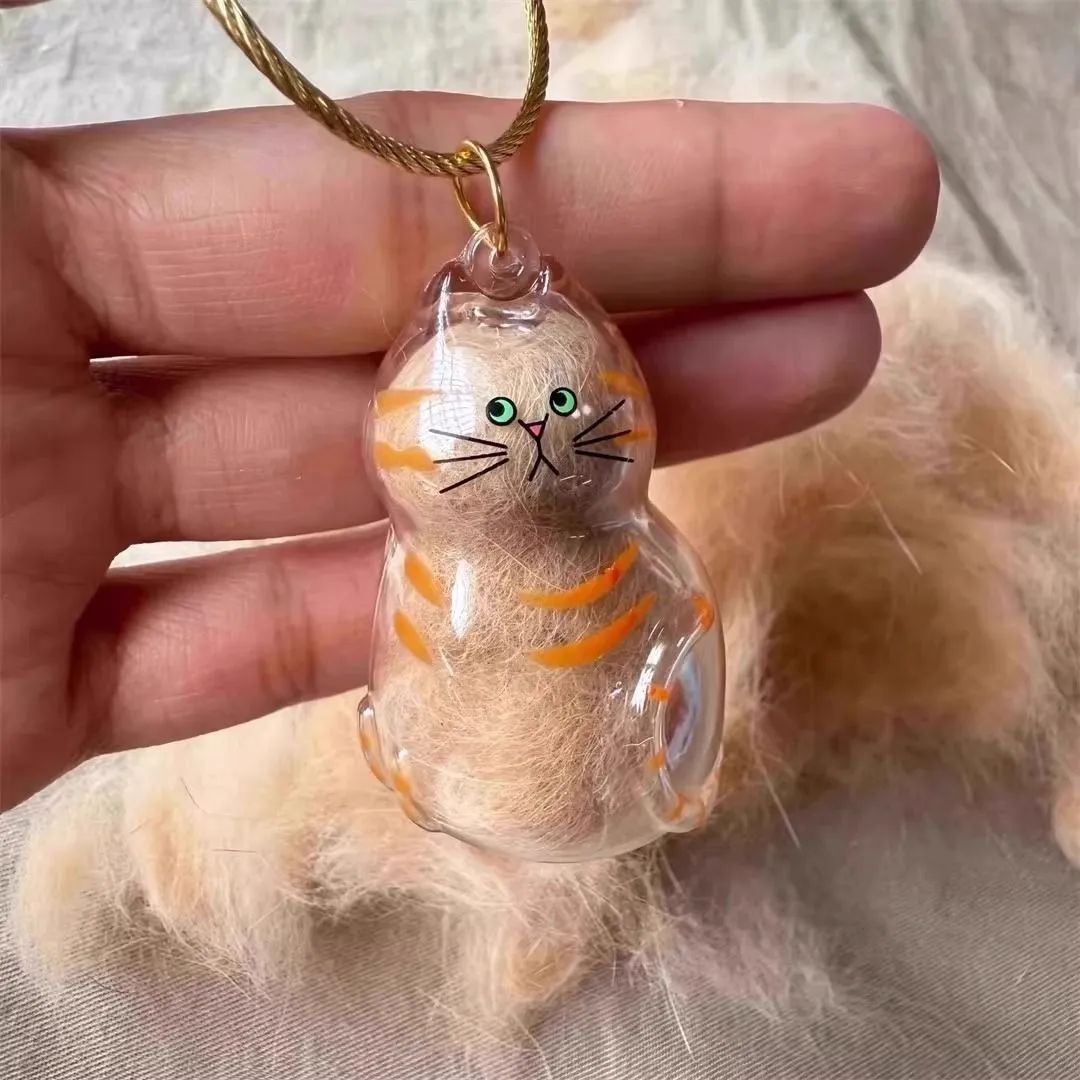 キーホルダー 猫毛 収納 透明カプセル キーホルダー付き ペット