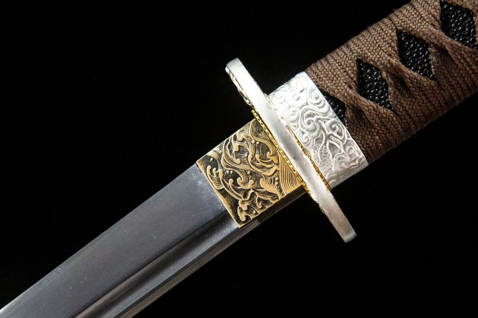 高級模造刀　  白金拵え　居合刀　太刀　本格模造刀 金色装飾 61EV3NiAXZL._UF894,1000_QL80_.jpg