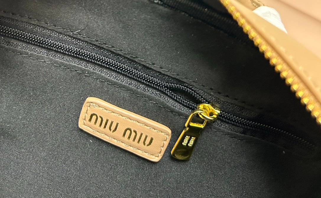 MIU MIU ミュウミュウ ショルダーバッグ ハンドバッグ 20cm