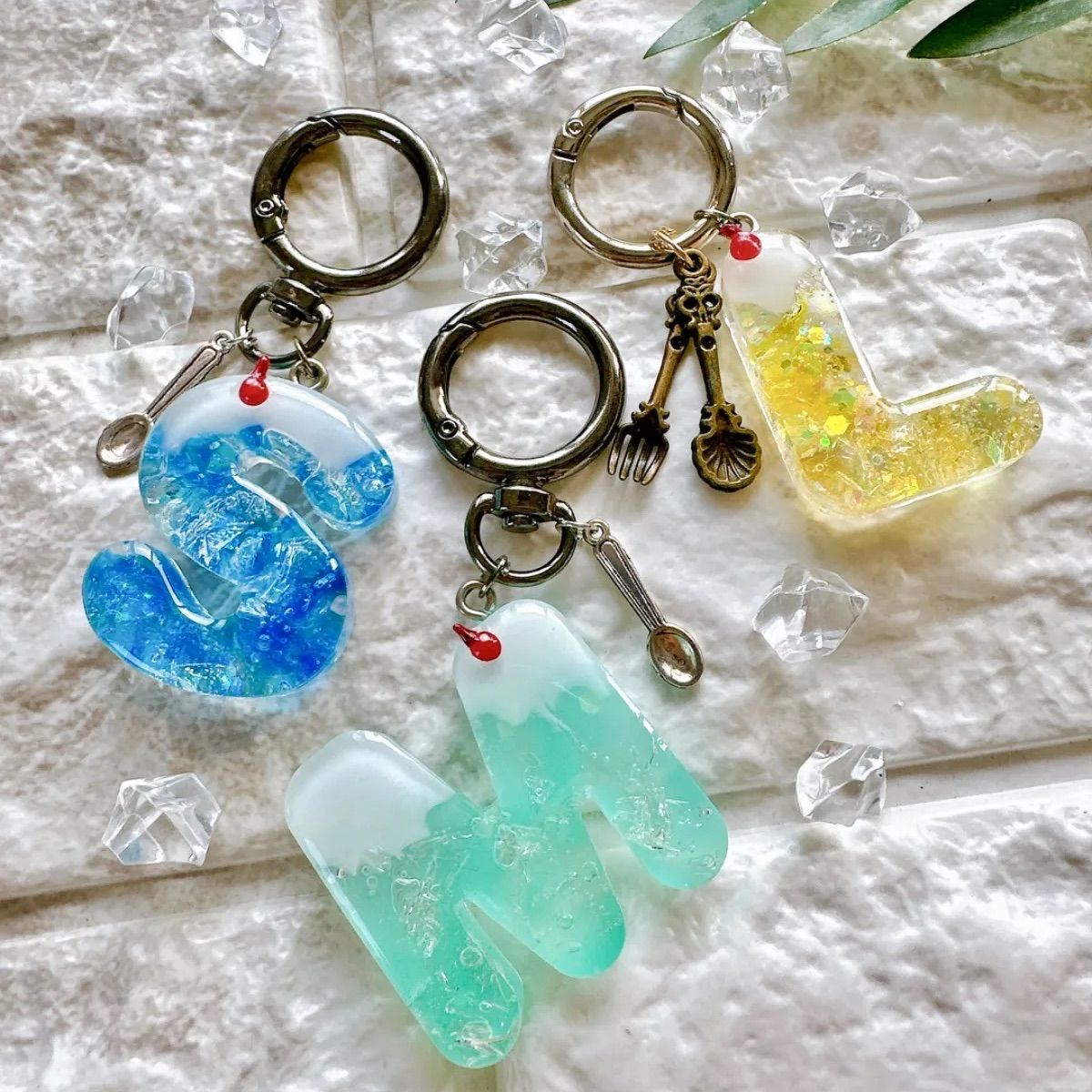イニシャル キーホルダー【クリームソーダ】ハンドメイド レジン