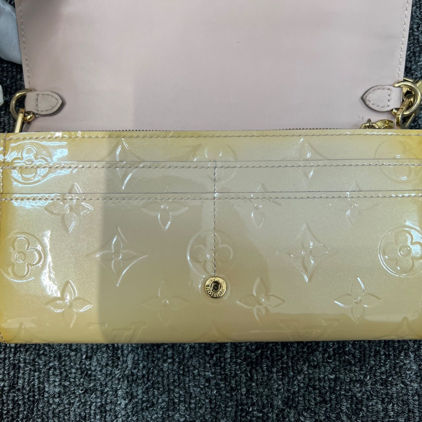 LOUIS VUITTON ルイヴィトン ヴェルニ チェーンウォレット