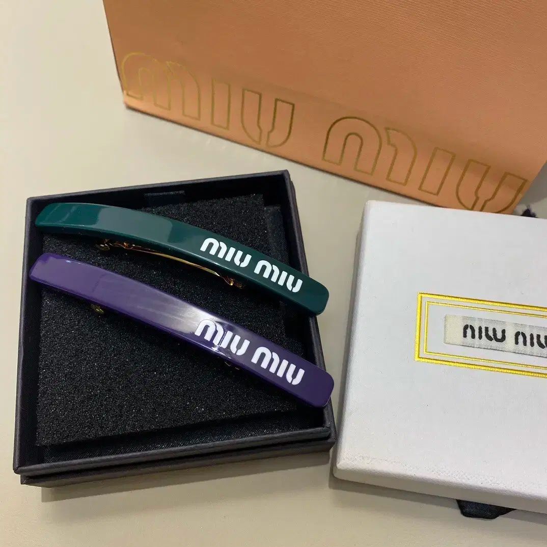 MIU MIU(ミュウミュウ) ヘアピンワン 豊満 ペアの