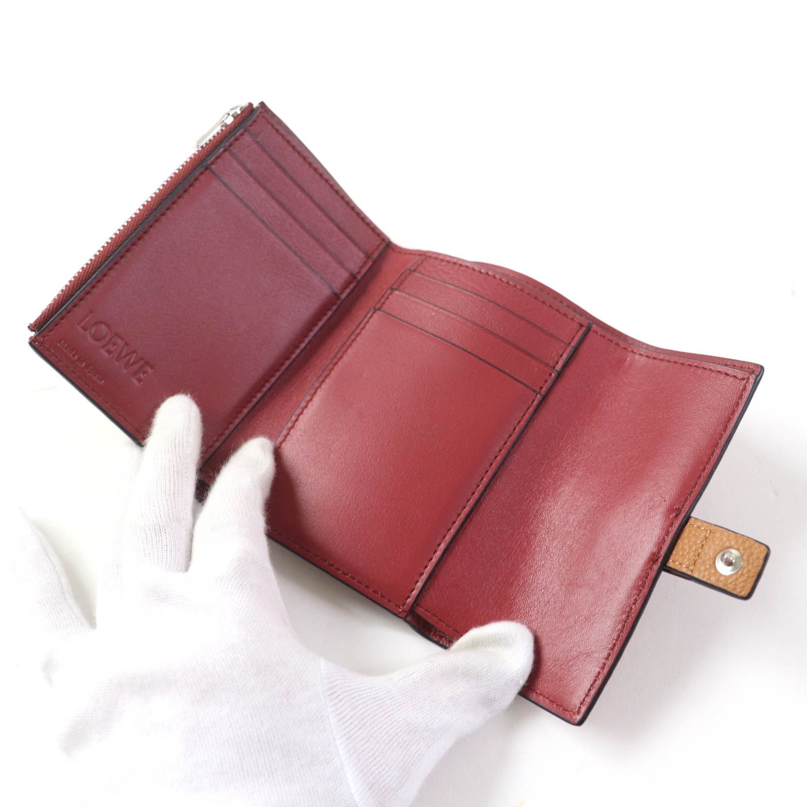 極美品 LOEWE ロエベ バーティカルウォレットスモール 三つ折 極美品 LOEWE ロエベ バーティカルウォレットスモール 三つ折