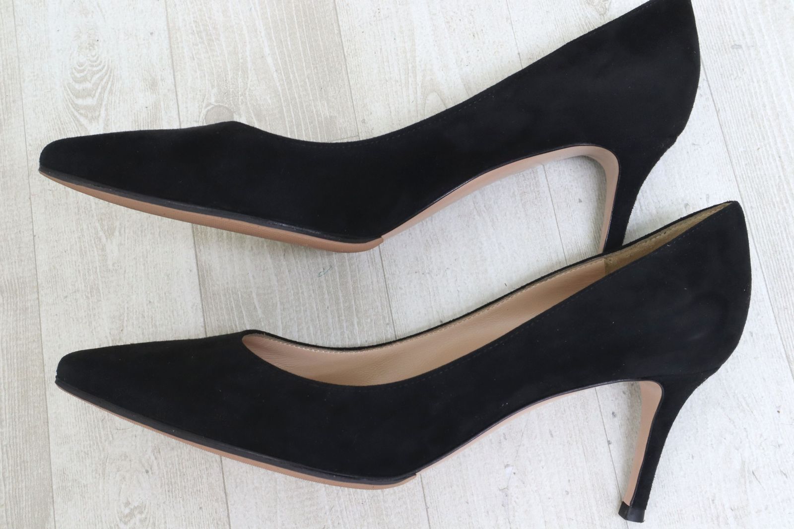 スウェード パンプス