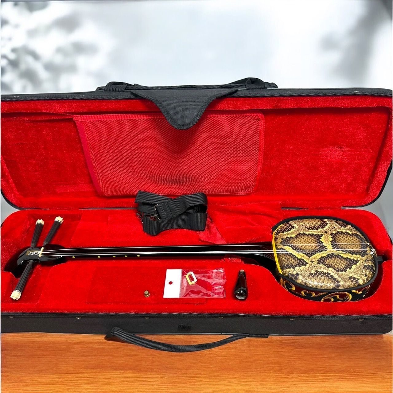 ☆送料無料 美品 沖縄 琉球 三線 本蛇革 本革 蛇革 本皮 蛇皮 爪