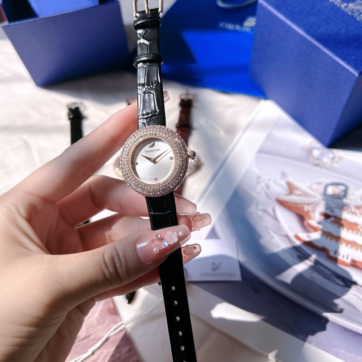 【Emi様分】SWAROVSKI ／スワロフスキー　ダイヤモンド装飾腕時計 今日特価】SWAROVSKI スワロフスキー ダイヤモンド時計 きらめく