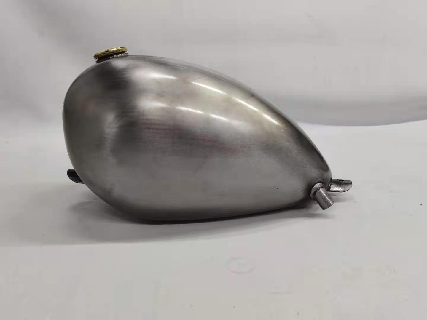 T-21 8の小型 6L 汎用品 ハーレー用 ナロー チョッパー ピーナッツタンク ワンオフ キャップ付き タンク製作工房