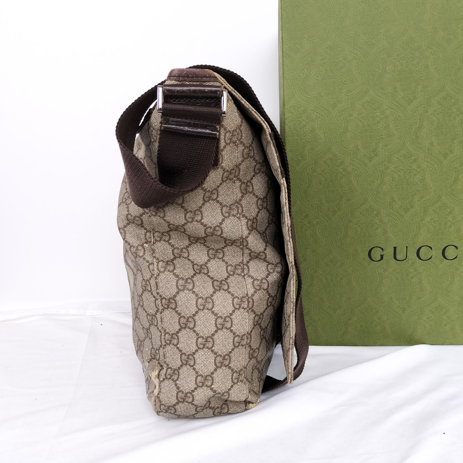 機能性とスタイル✨】 グッチ Gucci メッセンジャー ショルダーバッグ GG柄 クロスボディー 斜め掛け PVC 茶色 - メルカリ