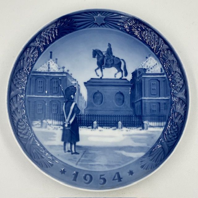 ロイヤルコペンハーゲン　1954年 アマリエンボー城 イヤープレート ロイヤルコペンハーゲン イヤープレート 1954年 「Amalienborg Place