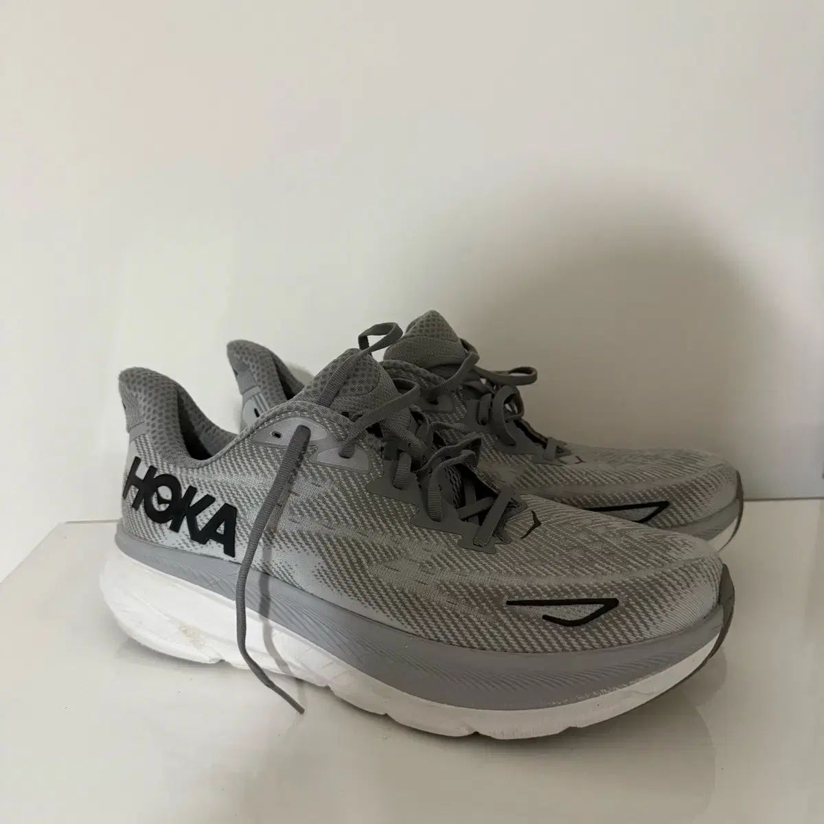 HOKA ONE ONE - ホカオネオネ　クリフトン9 中古品 極美品】HOKA ONEONE 27cm クリフトン9 - メルカリ