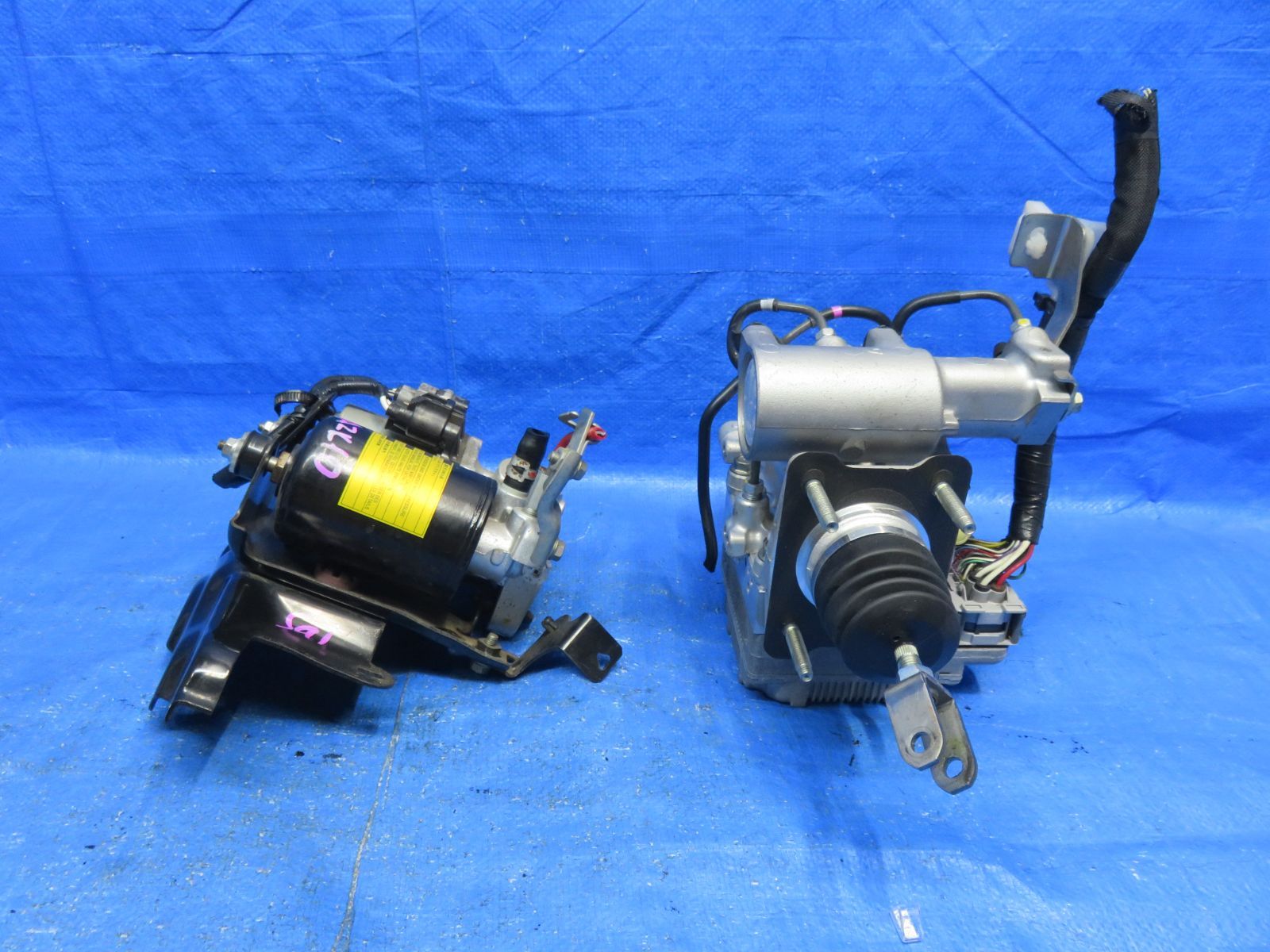 トヨタ 純正 サイ 《 AZK10 》 ブレーキブースター 47050-75040 P60403-23011646 トヨタ 純正 サイ 《 AZK10 》 ブレーキブースター 47050-75040 P80700