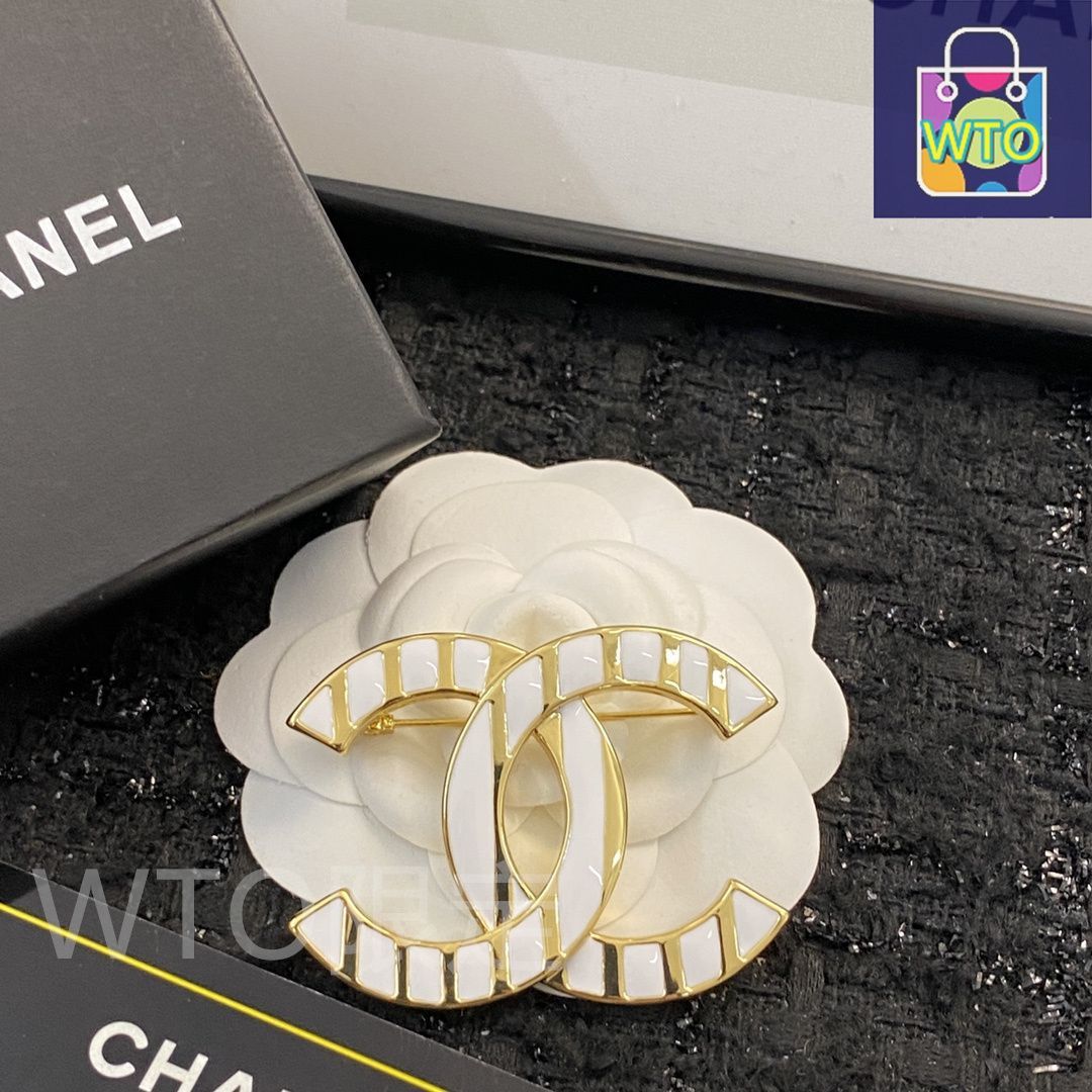 今日 CHANEL シャネル プラチナム ダブル C ブローチ ?