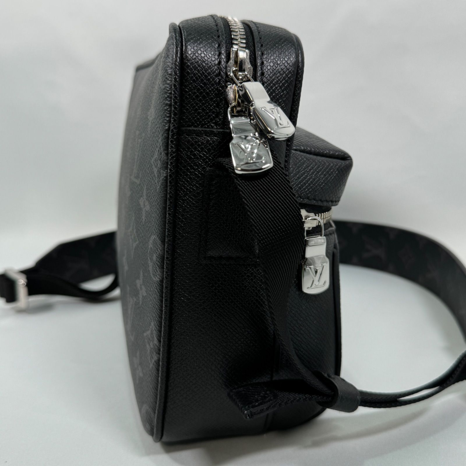 LOUIS VUITTON ルイヴィトン アウトドア・メッセンジャーPM