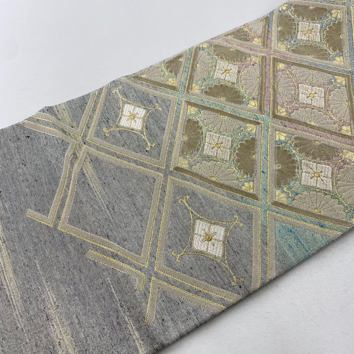 型友禅 染帯 袋帯 銀彩 松菱 正絹 お太鼓柄 Q948 袋帯 美品 名品 やまと 花菱 菊 金糸 箔 銀色 お太鼓柄 正絹