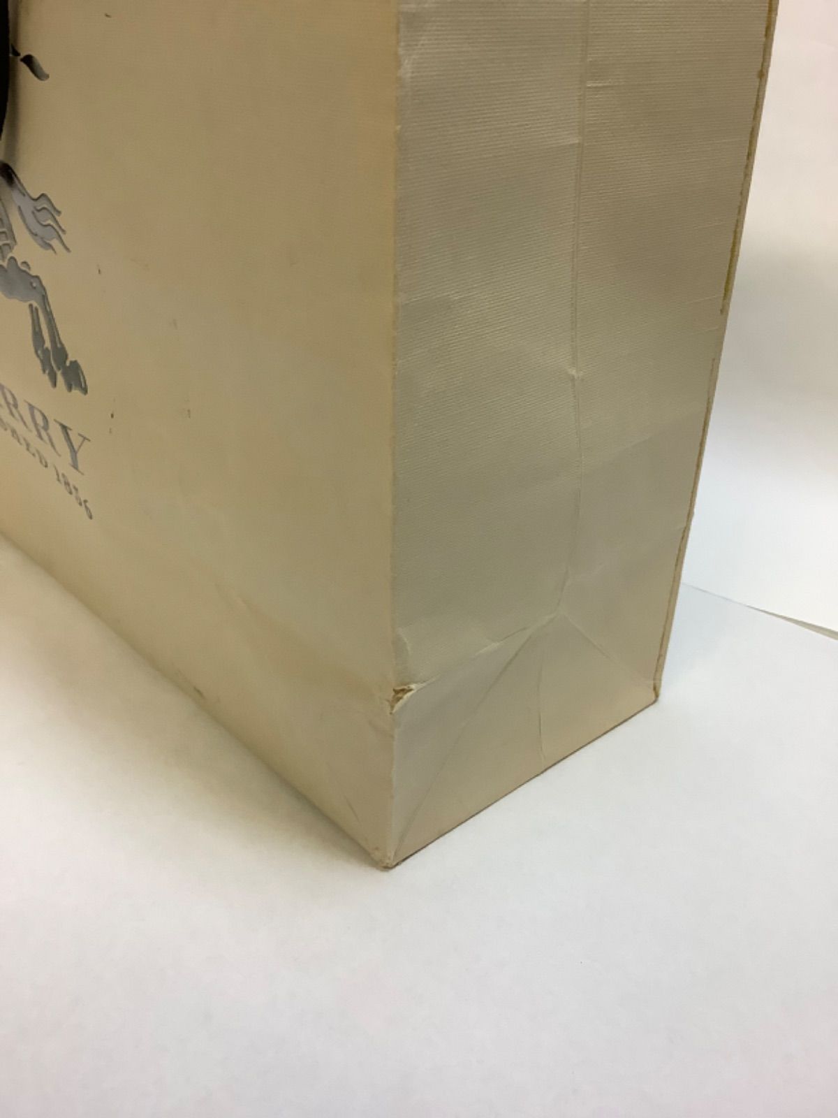 ゆ*ん様 Burberry 未開封　新品　プレゼント包装(紙袋付き) ワンピース SWAN 紙袋 Nフラットチャームバッグ 340-1(平手) 未晒無地 50枚