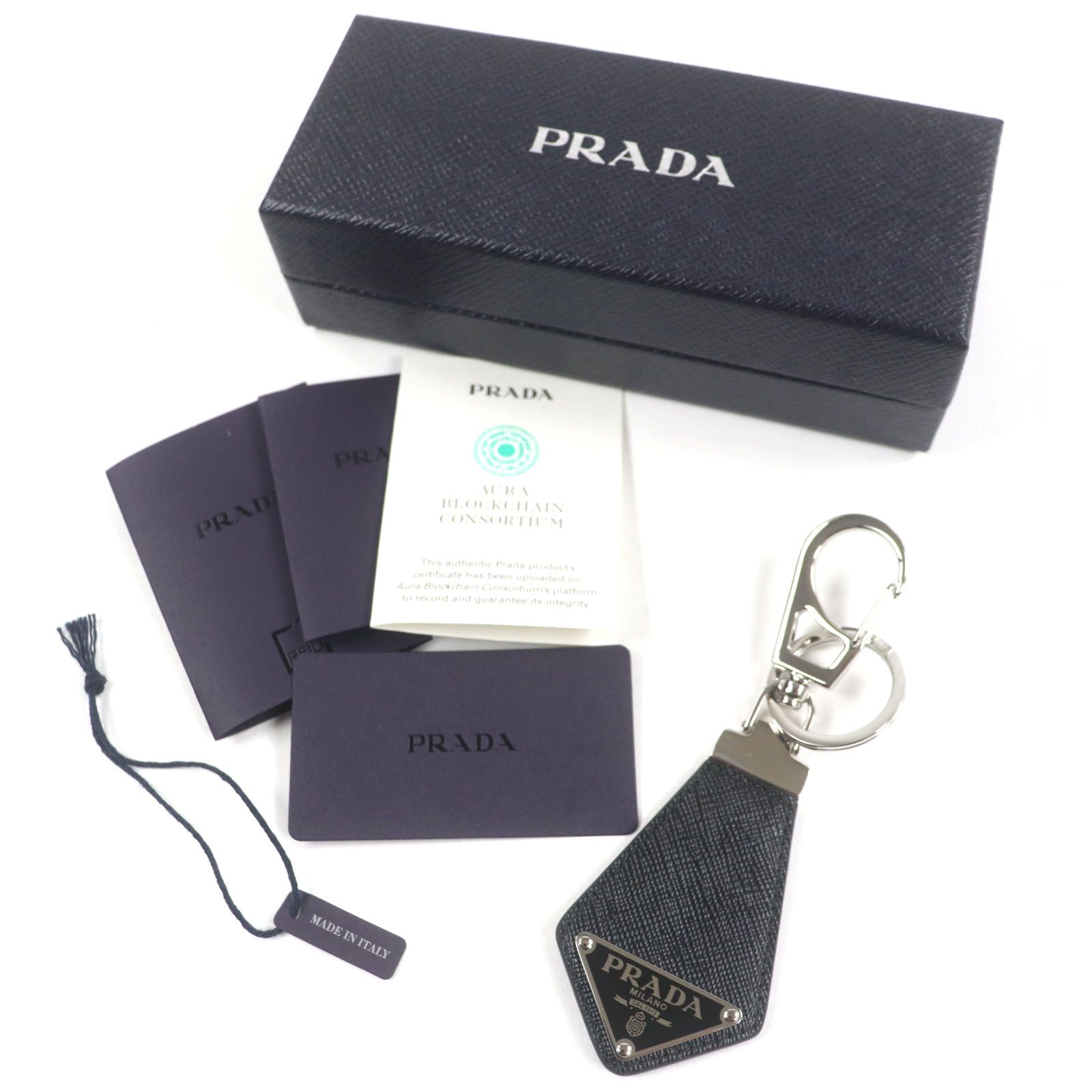 プラダ　キーホルダー　キーリング　サフィアーノ　箱付き　ブラック　正規品 プラダ キーリング キーホルダー サフィアーノ ハート レディース