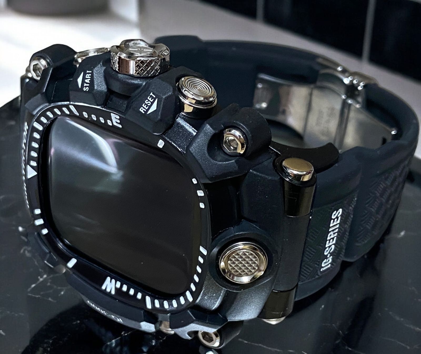 Bシルバー バックル Apple Watchカバーケースアップルウォッチラバーベルトバンド
