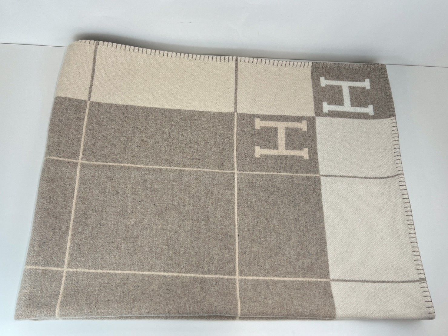 ♥ Hermès エルメス Jeté de canapé Avalon プレード アヴァロン メリノウール 90% カシミヤ 10% Ecru|Camomille エクリュ|カモミール USTAUSTRALIA_COM_AU