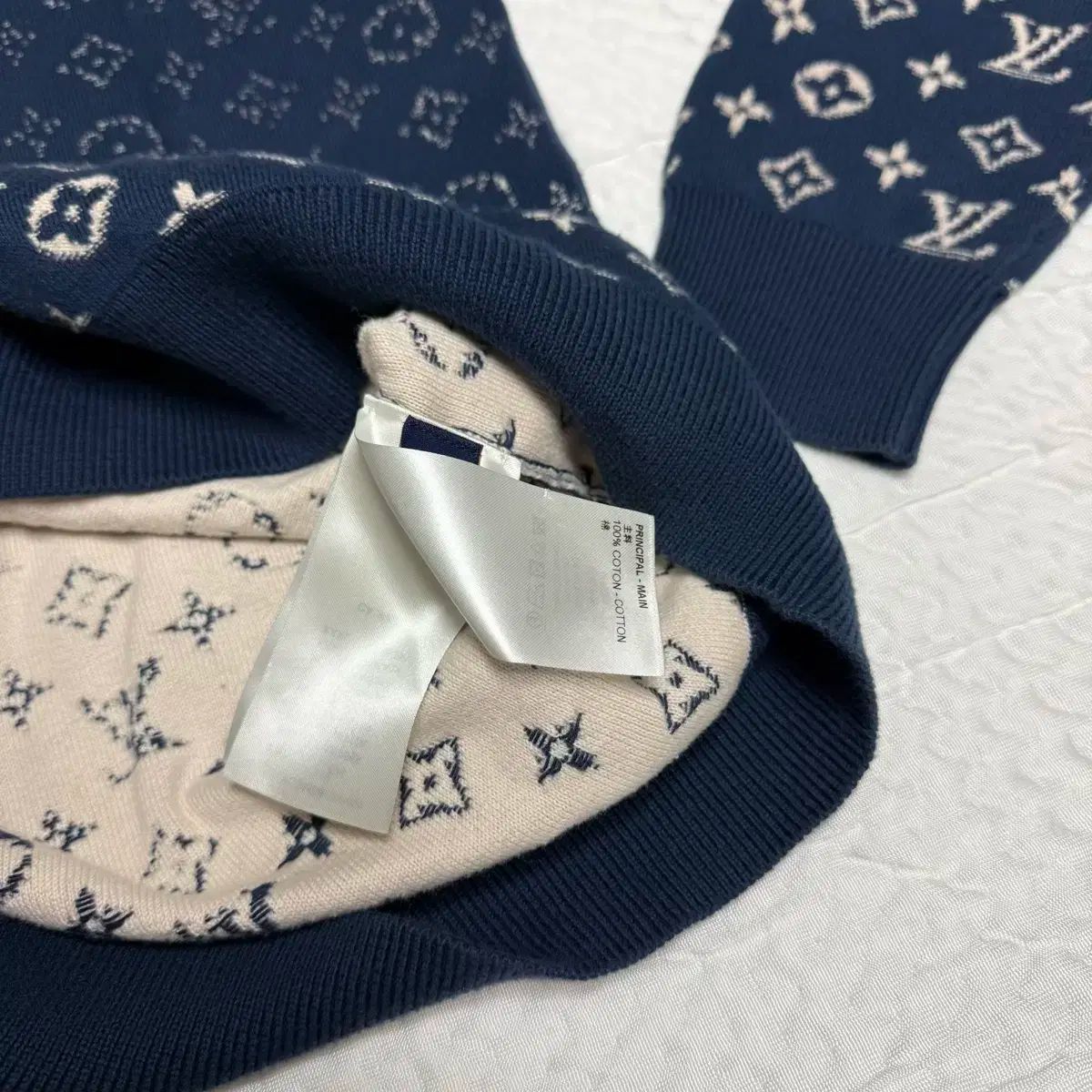 クールに決まる！【LV】モノグラム グラデーション パーカー Amilige パーカー Amiligeロゴグラデーションパーカー