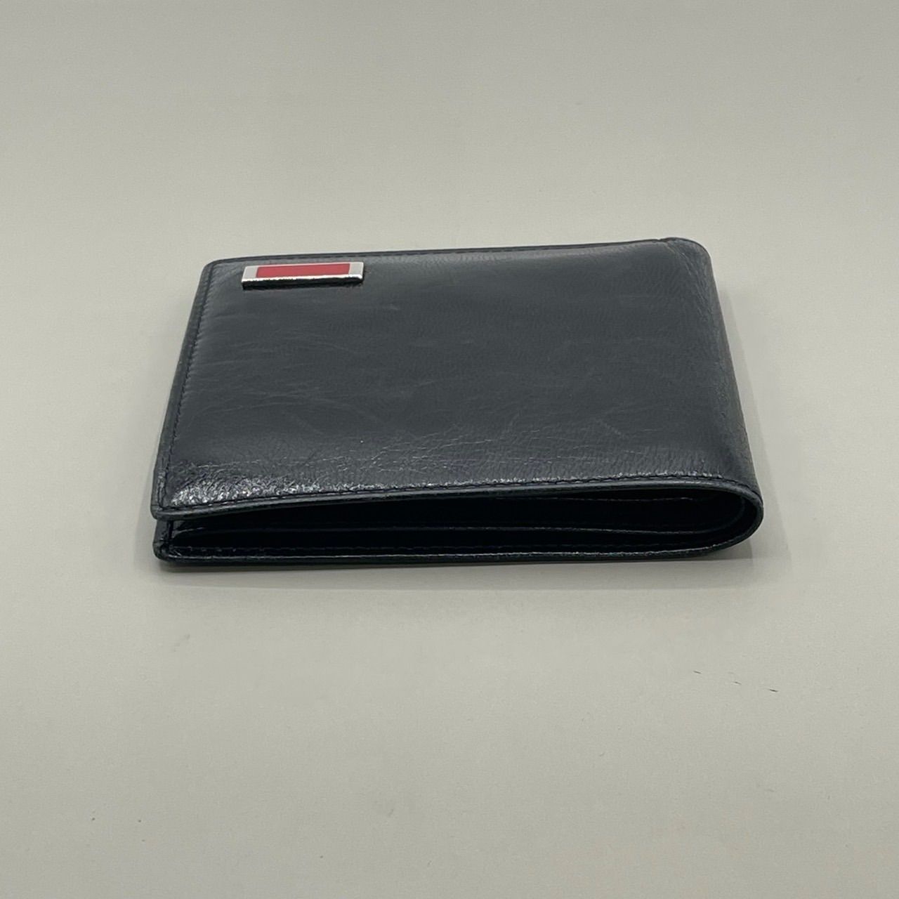 極美品 ヴァレンティノガラヴァーニ 二つ折り財布 レザー 本革 黒