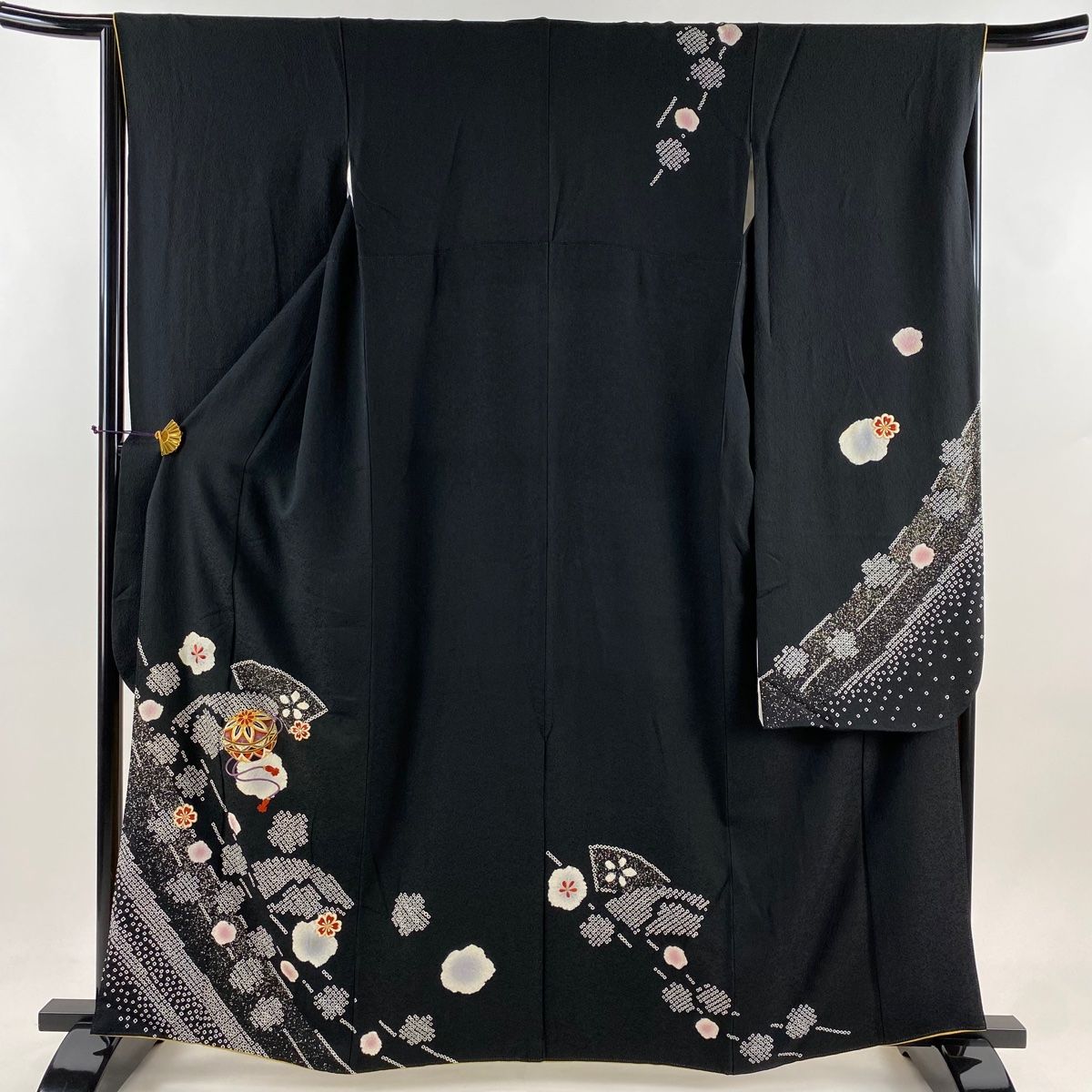 振袖 身丈162.5cm 裄丈63.5cm S 袷 鞠 桜 刺繍 絞り 黒 正絹 秀品