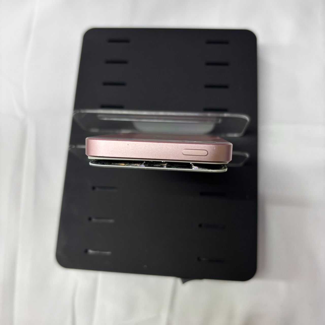 新品未使用　Apple iPhone SE 32Gゴールド ジャンク 値下げ】(ジャンク品)Apple iPhone SE ローズゴールド 32GB