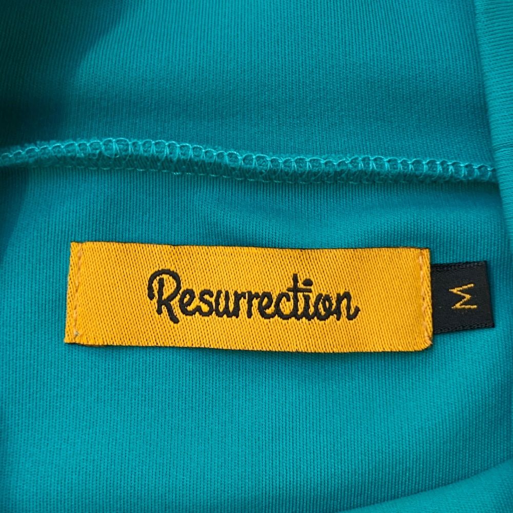 サイズ：M RESURRECTION レザレクション  フロントロゴ ハイネック半袖Tシャツ  グリーン系 [240101495802] ゴルフウェア レディース ストスト サイズ：M RESURRECTION レザレクション フロントロゴ