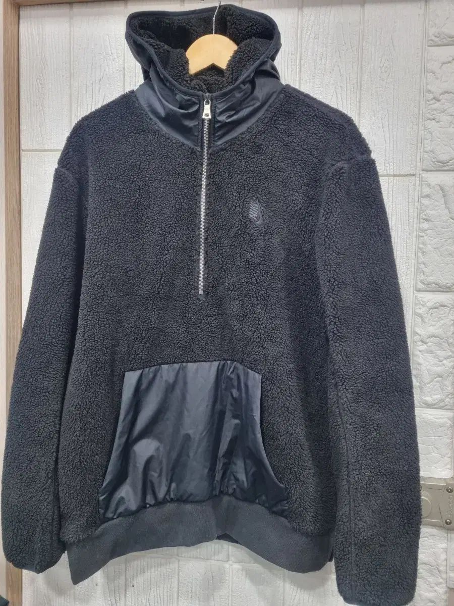 Nike(ナイキ） アノラック フード付きジャンパー サイズ 105