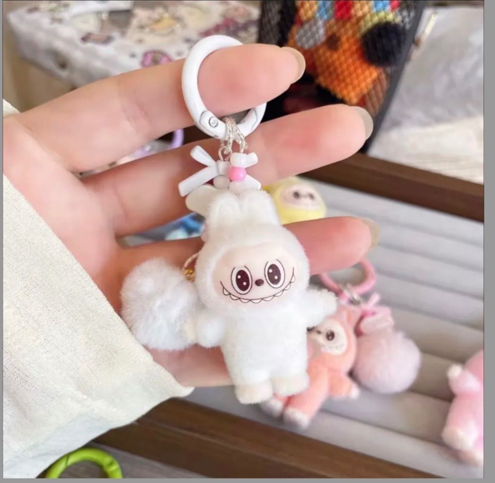LABUBU ラブブミニキーホルダー ぬいぐるみキーホルダーチェーンポンポン付き 4個セット ラブブ Labubu キーホルダー ミニ ポンポンリボン付き