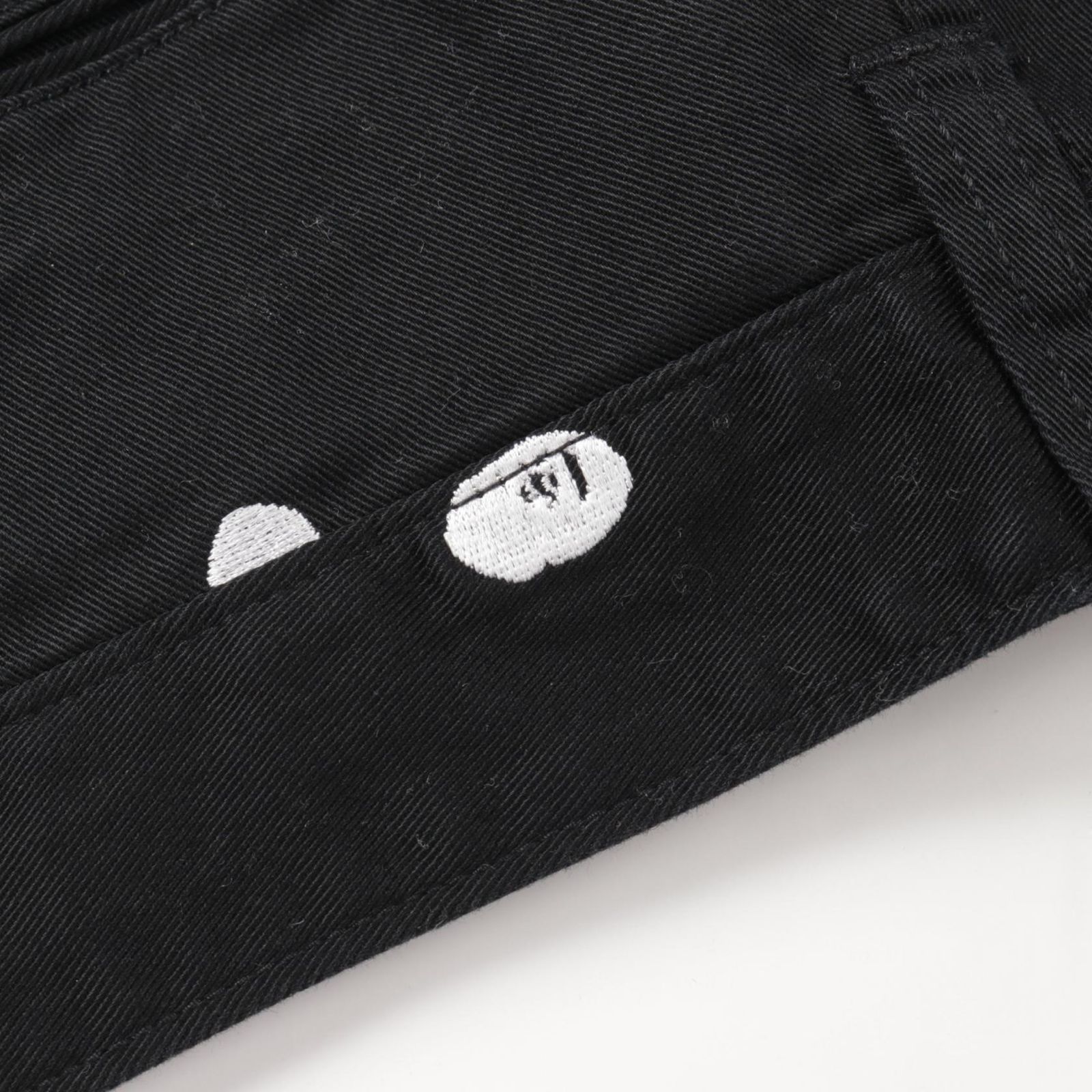 A BATHING APE アベイシングエイプ APE HEAD刺繍 チノパンツ - メルカリ