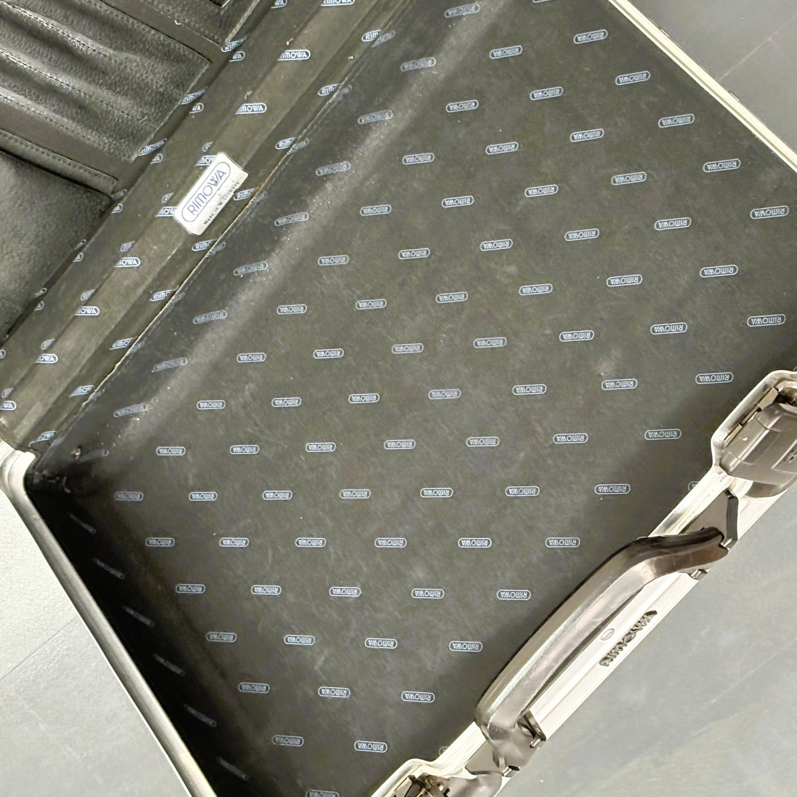 RIMOWA リモワ アルミアタッシュケース シルバー金属製 RIMOWA アルミニウムビジネスバッグ／アタッシュケース