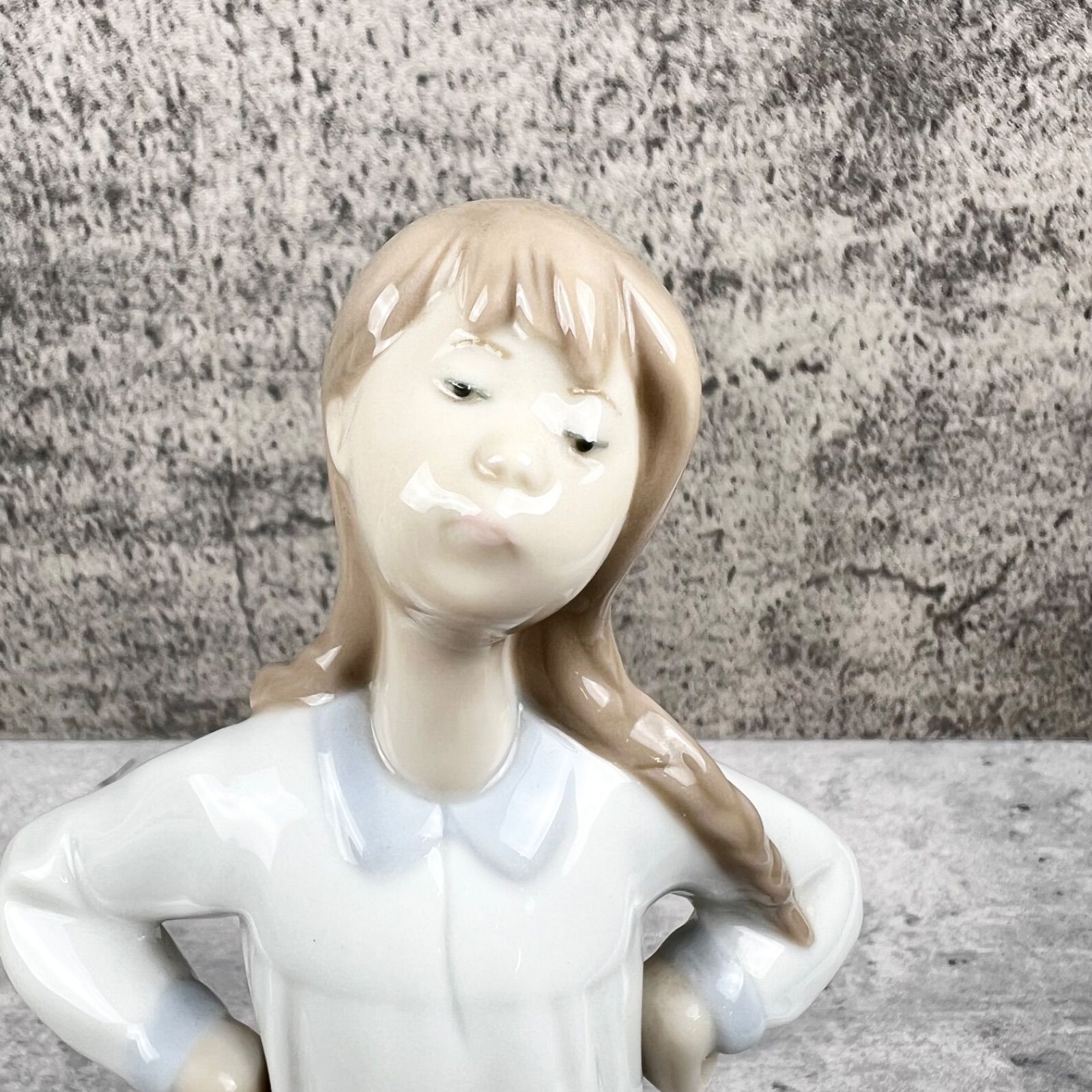 希少 リヤドロ ストレッチをする少女 4872 陶器人形 フィギュリン 少女