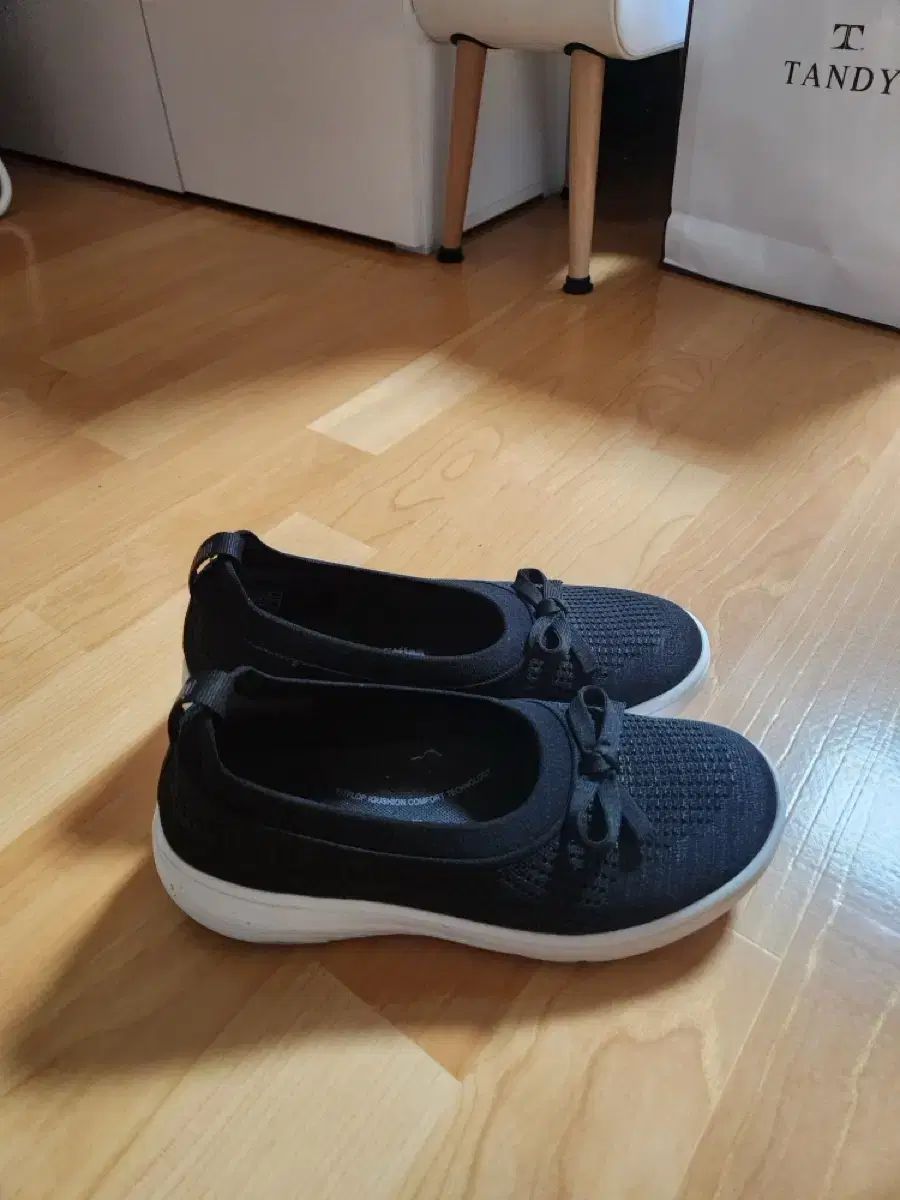 FITFLOP(フィットフロップ) FFSO5E004KB 女性用フラットシューズ ニット リボン 黒 240 サイズ