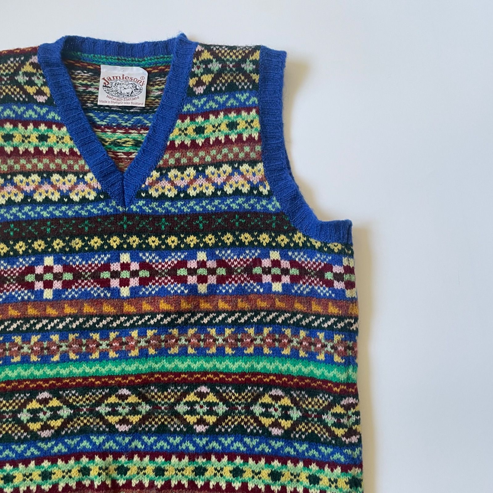 Jamieson's フェアアイル柄 Vネックセーター 楽天市場】JAMIESON'S(ジャミーソンズ)【MADE IN ENGLAND】 FAIR ISLE