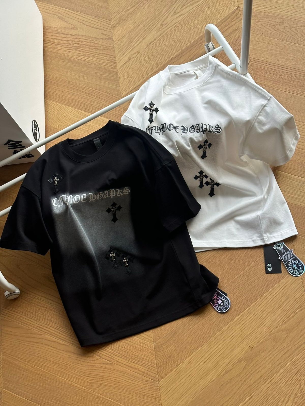 chrome hearts クロムハーツ Tシャツ 半袖 Tシャツ   半袖シャツ  十字ロゴ メンズ テーパード トップス  カジュアルオーバーサイズ 大きいサイズ トップス シンプル 男女兼用  レディース カジュアルS-XL