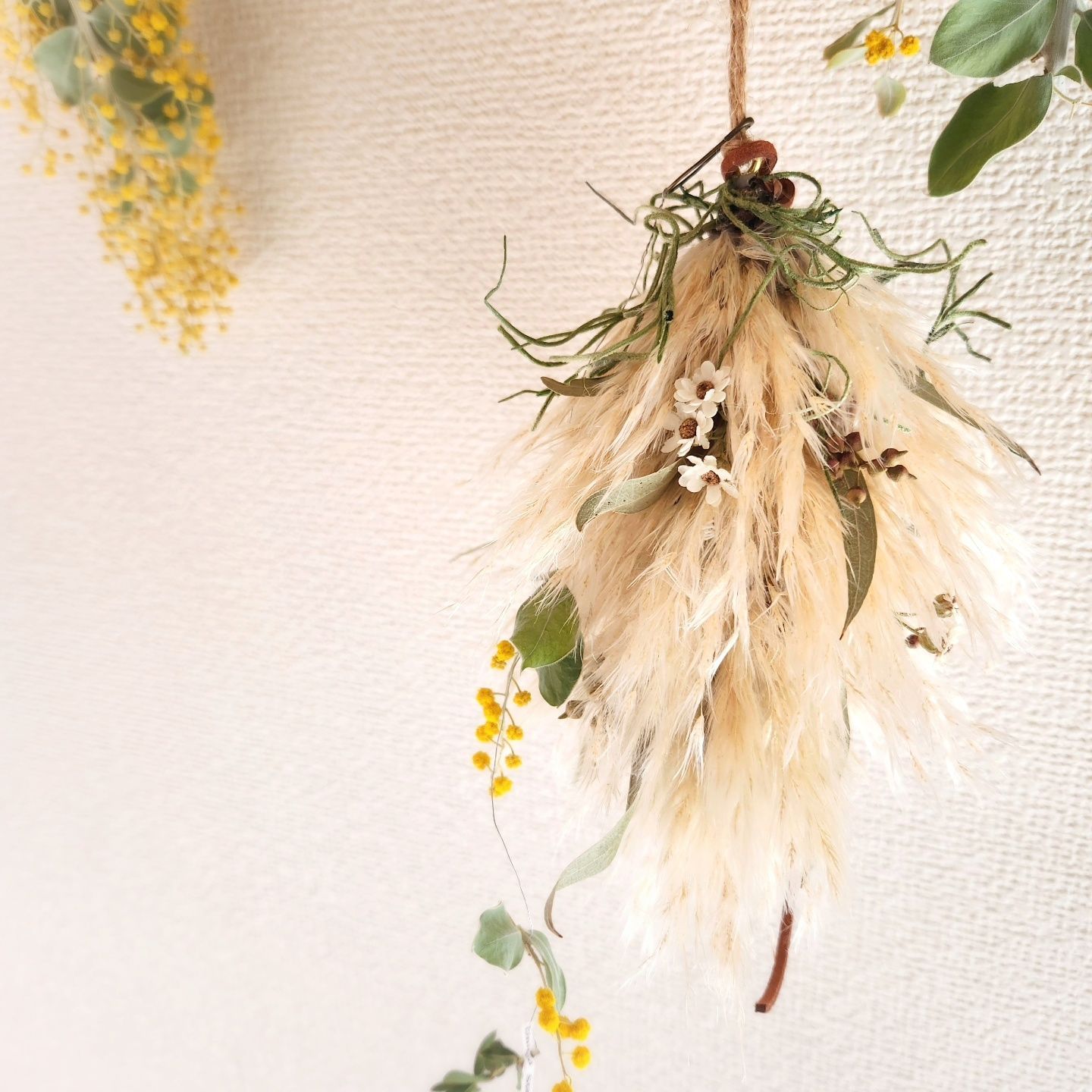 春待ち　パールアカシアと小花のハーフリース 春待ち パールアカシアと小花のハーフリース