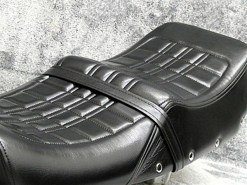 Z400FX 鋲打ち E4黒 カスタムシート/あんこ抜き スタッズ ボタン
